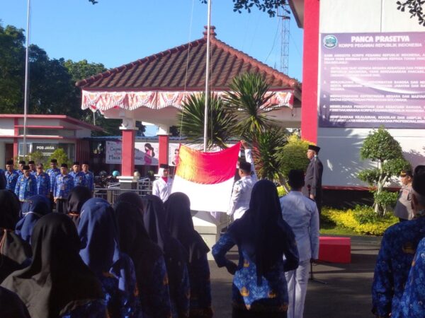 Paskibra SMA Negeri 1 Baturraden Menjadi Petugas Upacara Hari Kebangkitan Nasional di Kecamatan Baturraden